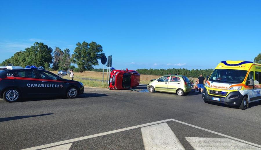 Scontro fra auto sulla 196: due persone in codice rosso