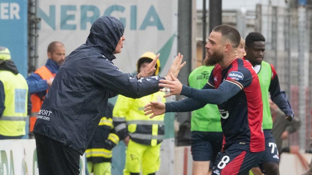 Ranieri e Nandez durante una partita all'Unipol Domus