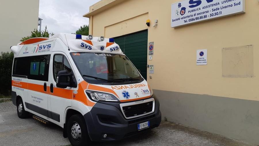 Un'ambulanza della Svs di Ardenza (foto d'archivio)