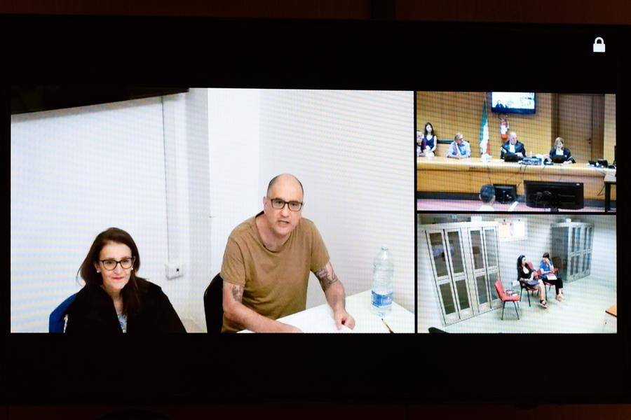 Cospito condannato a 23 anni per la bomba in caserma la procura