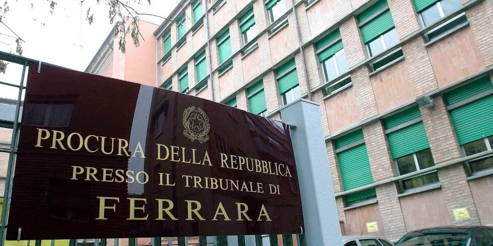 Ferrara, riti vudu tra moglie e marito: lui accusato di botte e violenze