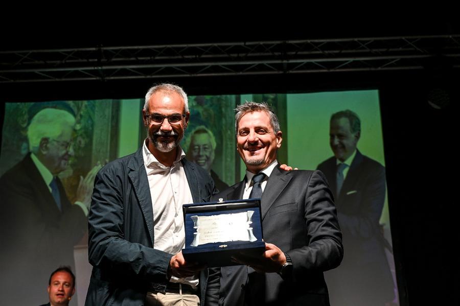 
	Marco Malvaldi insignito dal sottosegretario Alberto Barachini al Premio Ischia di giornalismo

