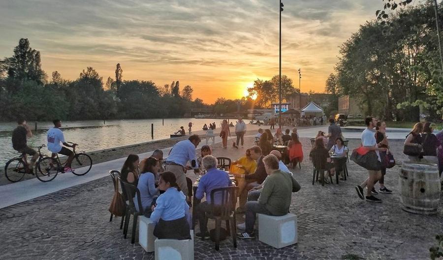 Ferrara, scritte sui muri e chiodi sul percorso: «La nuova Darsena dà fastidio»