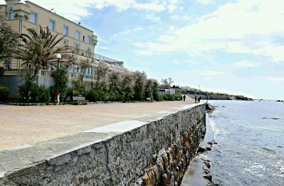 Livorno, è tornata la ladra dei Rolex: derubato un altro anziano. Attenzione alla “tecnica della via”