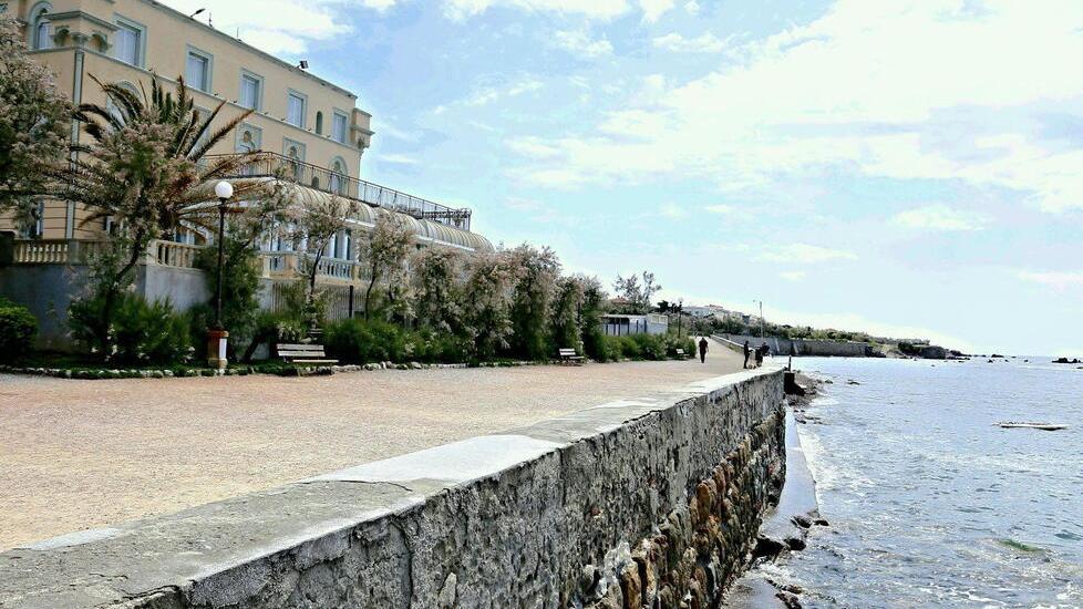 Livorno, è tornata la ladra dei Rolex: derubato un altro anziano. Attenzione alla “tecnica della via”
