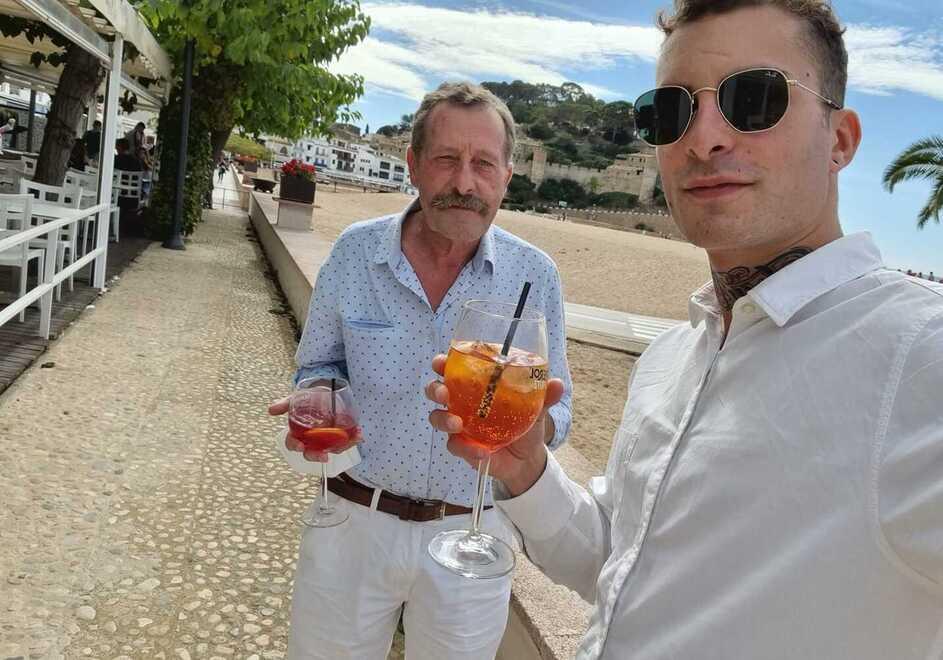 Morto sulla spiaggia, il padre di Gianmarco a Tenerife: «Ho saputo della tragedia dopo una settimana, come è possibile?»