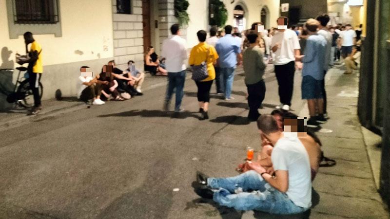 Alcol, grida e rifiuti. Firenze, far west minimarket nei rioni senza sonno