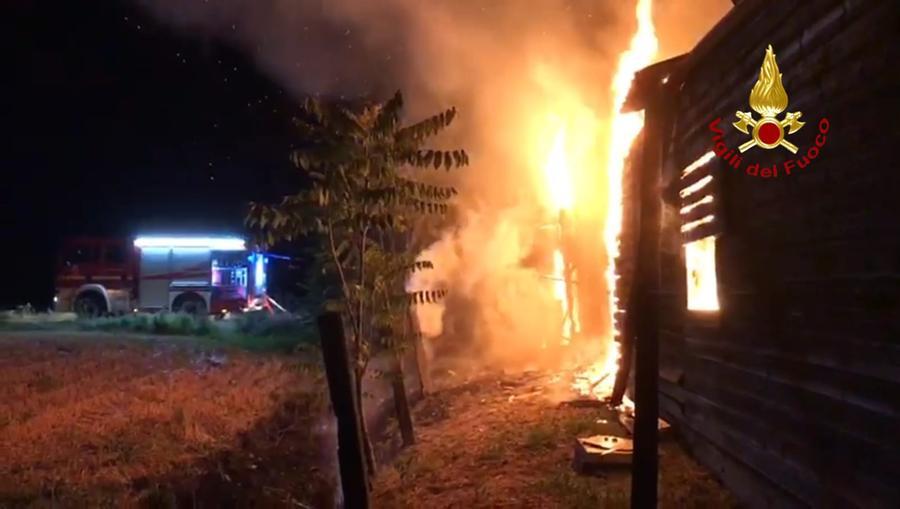 
	L'incendio al prefabbricato

