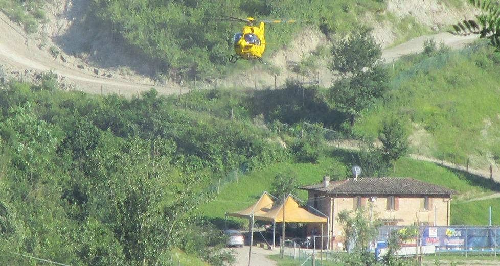Savignano, si ferisce col tosaerba: un uomo di 50 anni in prognosi riservata 