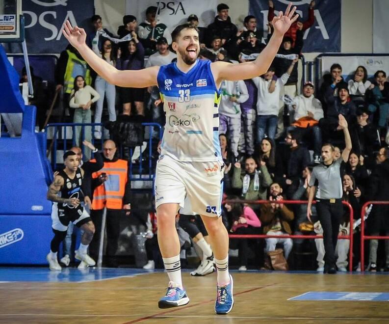 Una Fabo Herons che Sgobba sul mercato. L’ala valdinievolina: «Era ora di tornare a casa»<br>
