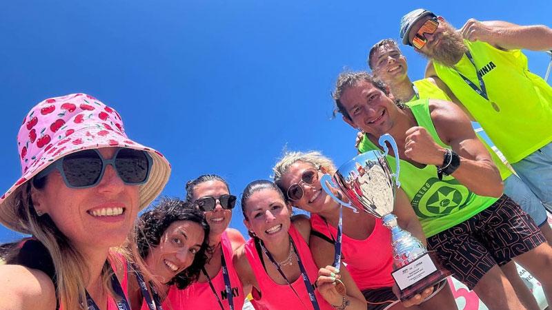 Sotto l’ombrellone la coppa: che vittoria contro Cagliari