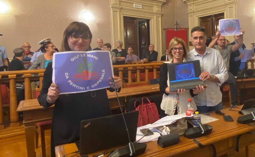 Livorno, i 5 Stelle al Pd: «Inopportuno ricandidare Salvetti e no a un’alleanza dal Che a Madre Teresa»