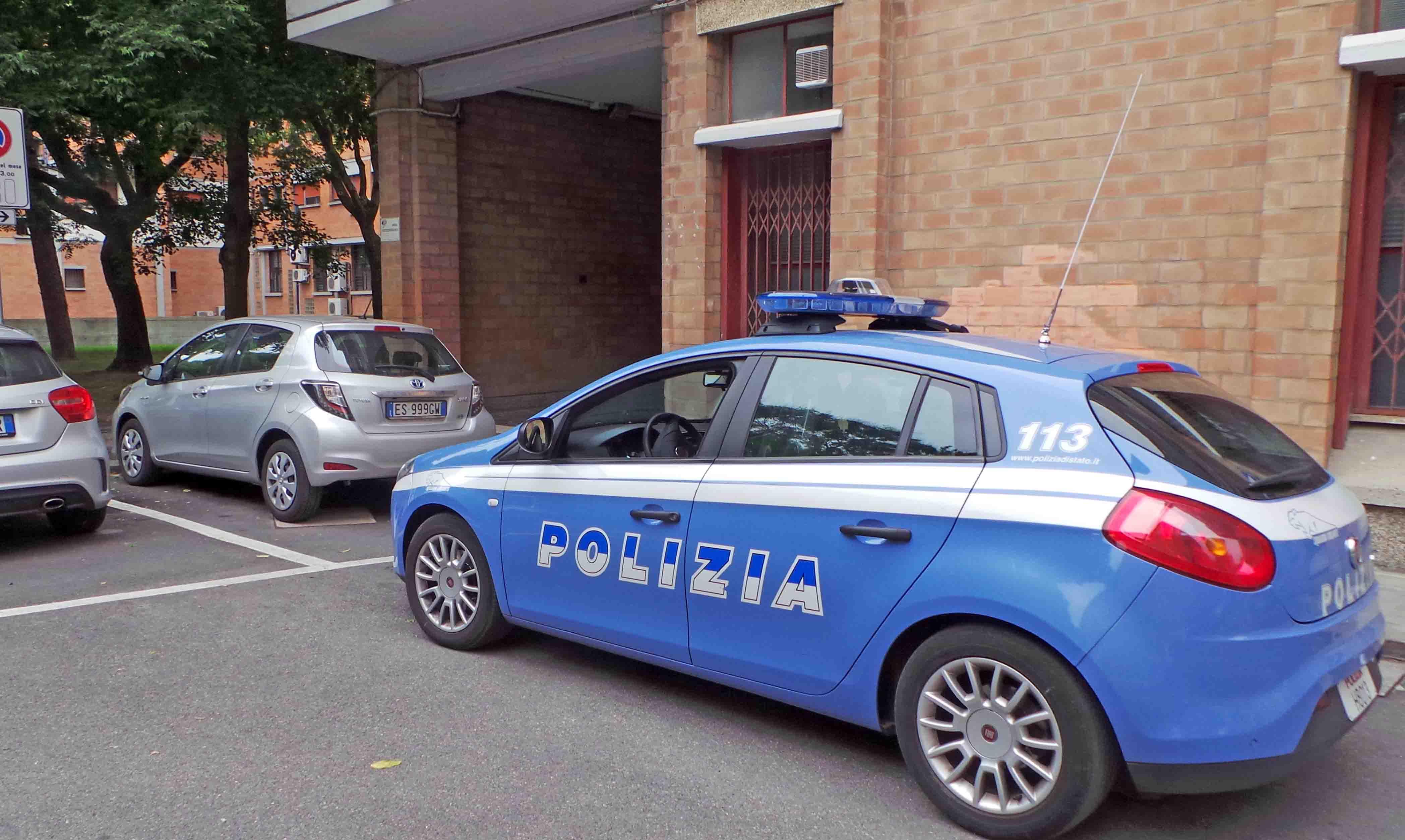 Una volante della polizia (foto d'archivio)