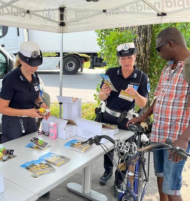 Carpi, da casa al lavoro in bici in sicurezza: «Set di luci a 60 dipendenti di Opas» 