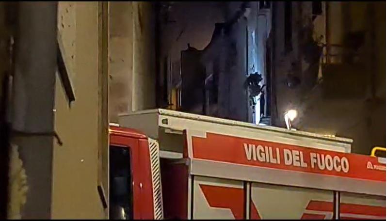 Bosa, paura per il crollo di un muro perimetrale di una palazzina