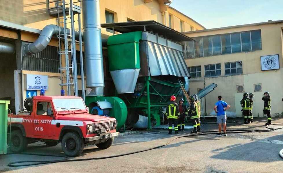 Rogo in un’azienda a Montopoli, fuga degli operai: «Lo scoppio sembrava una bomba»