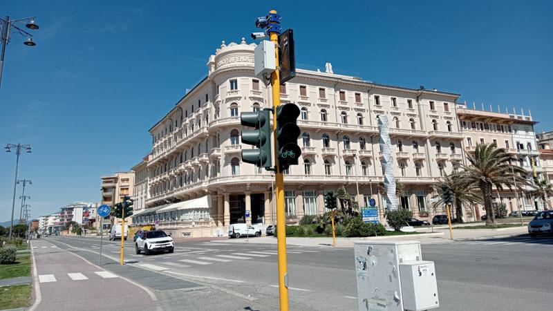 Varchi attivi da luglio in Passeggiata a Viareggio: multe a chi entra senza permesso