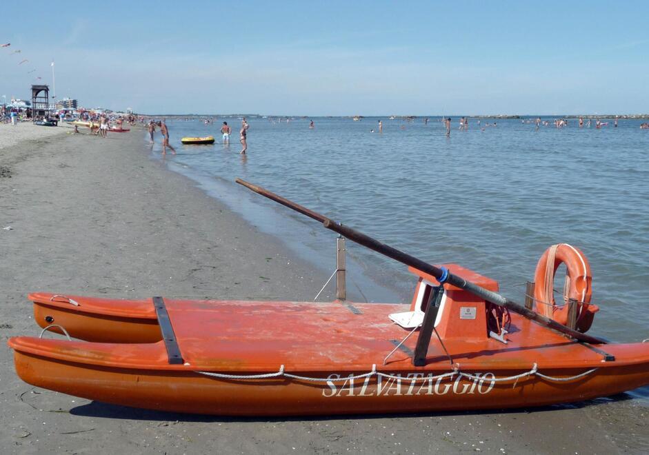 Bagni della Versilia “pizzicati” senza bagnino, il monito di Verona: «Serve serietà»