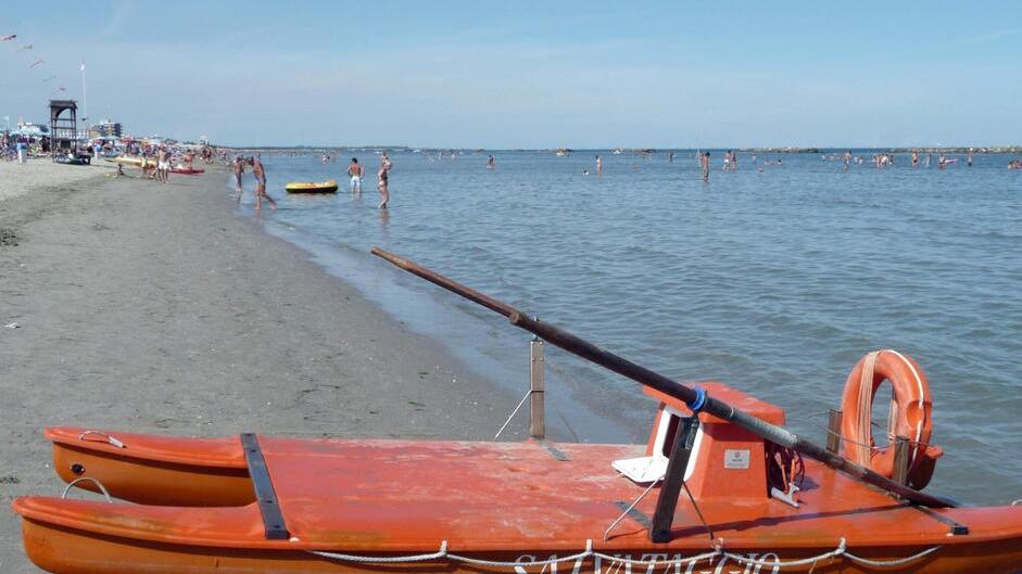 Bagni della Versilia “pizzicati” senza bagnino, il monito di Verona: «Serve serietà»