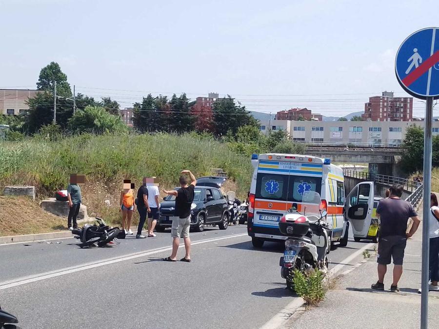 Livorno, è fuggito dopo aver speronato lo scooter: rintracciato e denunciato