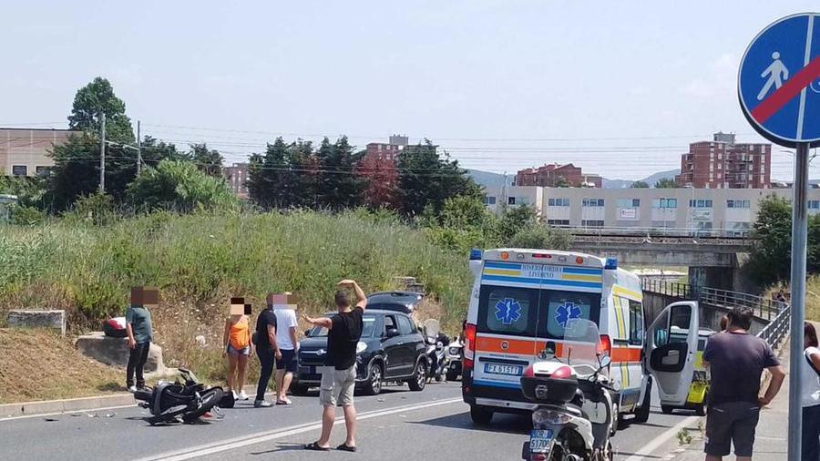 Livorno, è fuggito dopo aver speronato lo scooter: rintracciato e denunciato