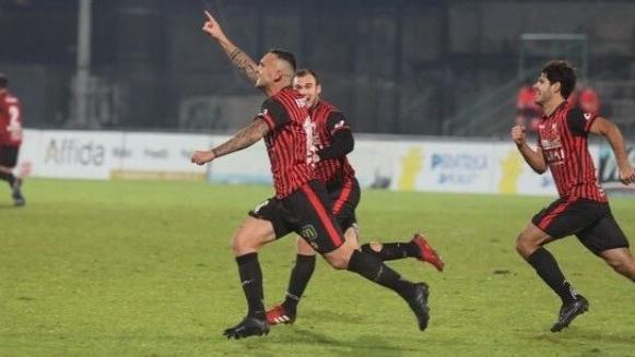 Lucchese, accordo Franco. Il mediano resta rossonero<br>