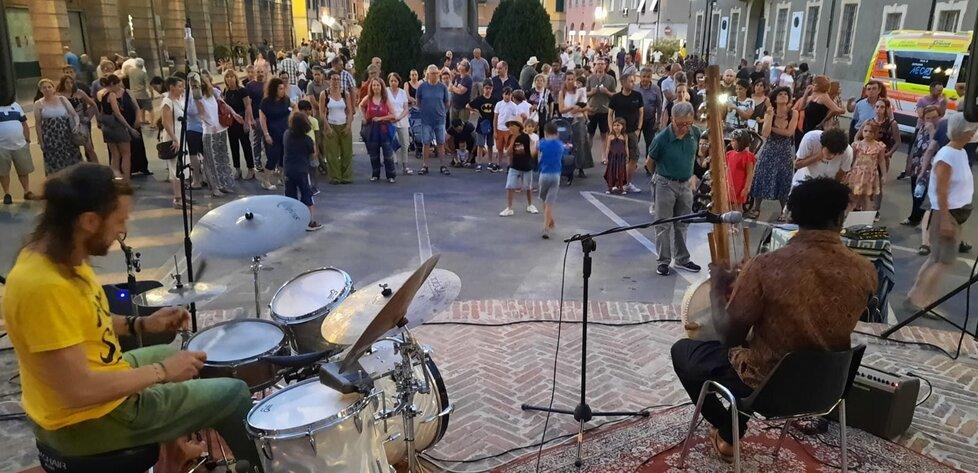 Suoni e colori sotto le stelle con Montecchio Unplugged