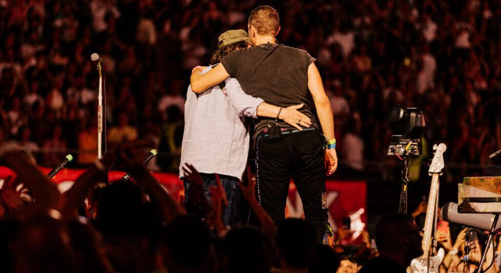 Il duetto che non ti aspetti: Zucchero e Coldplay incantano San Siro