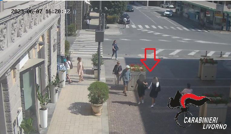
	Le due donne riprese dalle telecamere di sicurezza

