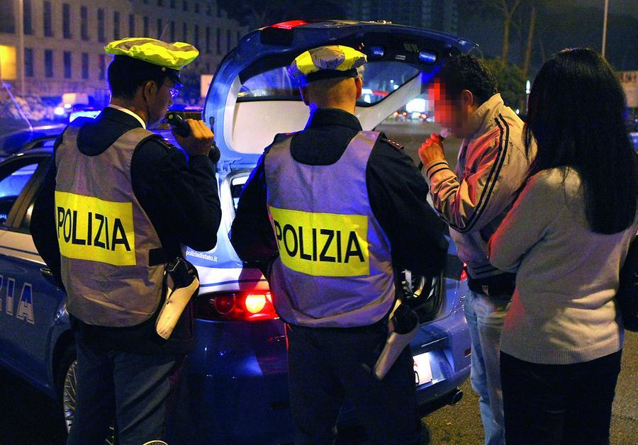 Droga, alcol e cellulari: i sardi al volante sono allergici alle regole