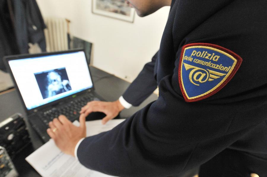 Costruivano armi scambiandosi le istruzioni su telegram, perquisizioni nelle case di adolescenti in tutta Italia: due a Nuoro e Sassari