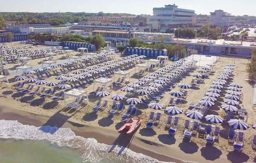 Bagni Imperiale di Tirrenia, la realtà tra il blu e il green