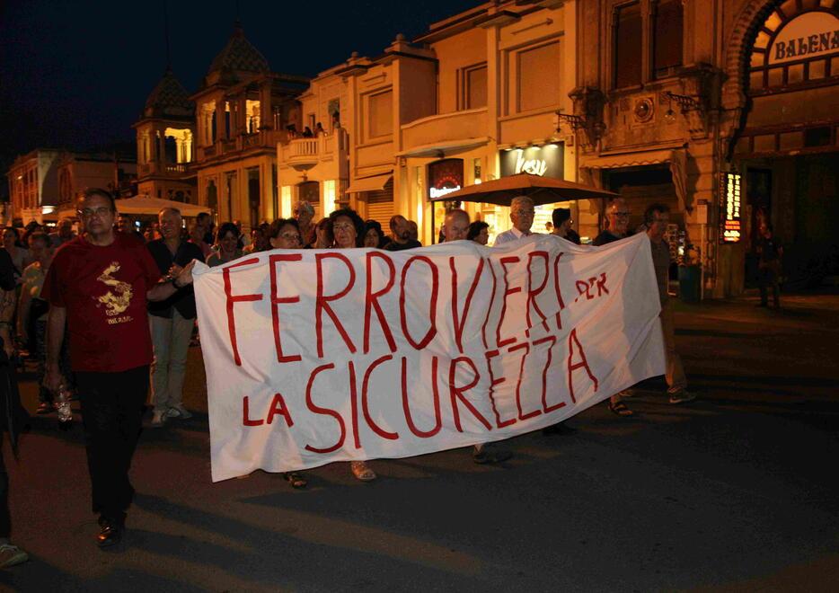 Strage di Viareggio, anche i macchinisti in lotta: «Presenti in piazza per chiedere sicurezza»