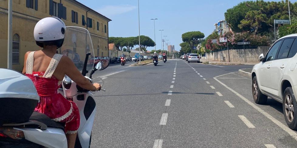 Via dei Pensieri, i residenti: «Traffico triplicato, servono rotatorie e dossi anche qui»