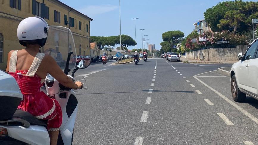 Via dei Pensieri, i residenti: «Traffico triplicato, servono rotatorie e dossi anche qui»