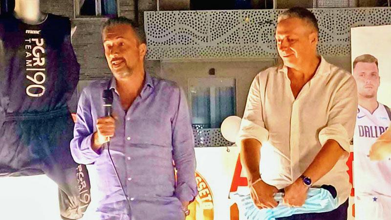 La Pallacanestro Grosseto festeggia. E in piazza ecco coach Luca Banchi