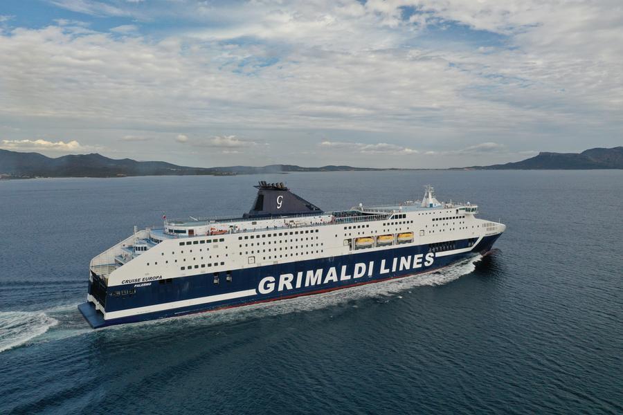 La Sardegna e il continente collegati con Cruise Ferries di ultima generazione e moderni traghetti che garantiscono il massimo comfort
