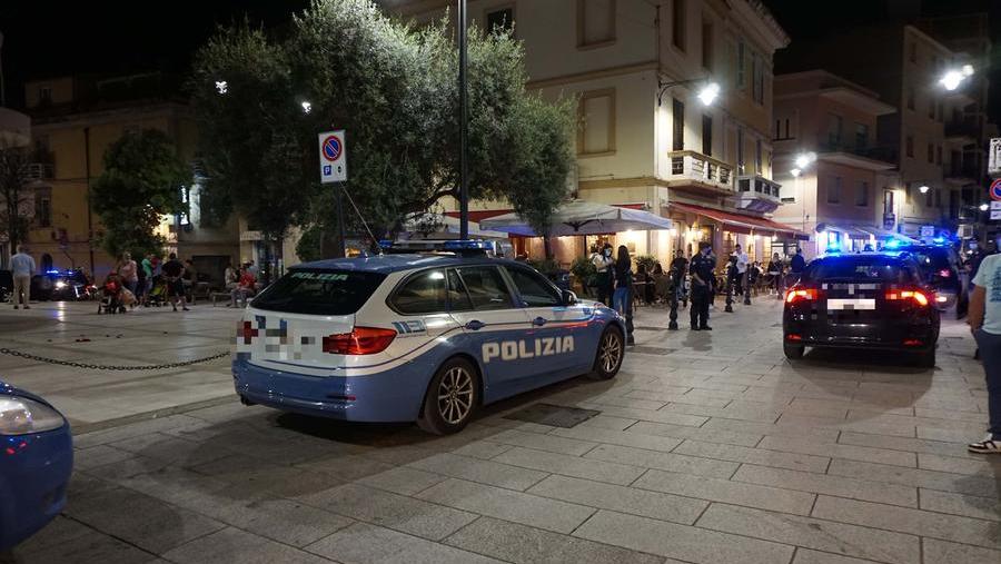 Controlli delle forze dell'ordine nel centro di Olbia 