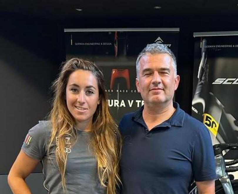Blitz di Sofia Goggia a Reggio Emilia per scegliere la bici Merida