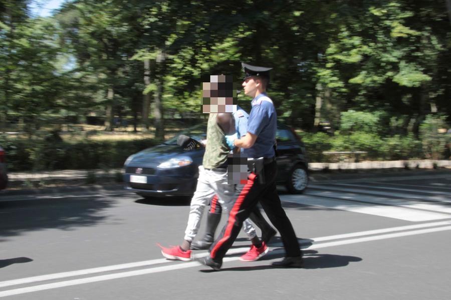 Firenze, prende a sprangate un anziano e lo rapina: denunciato