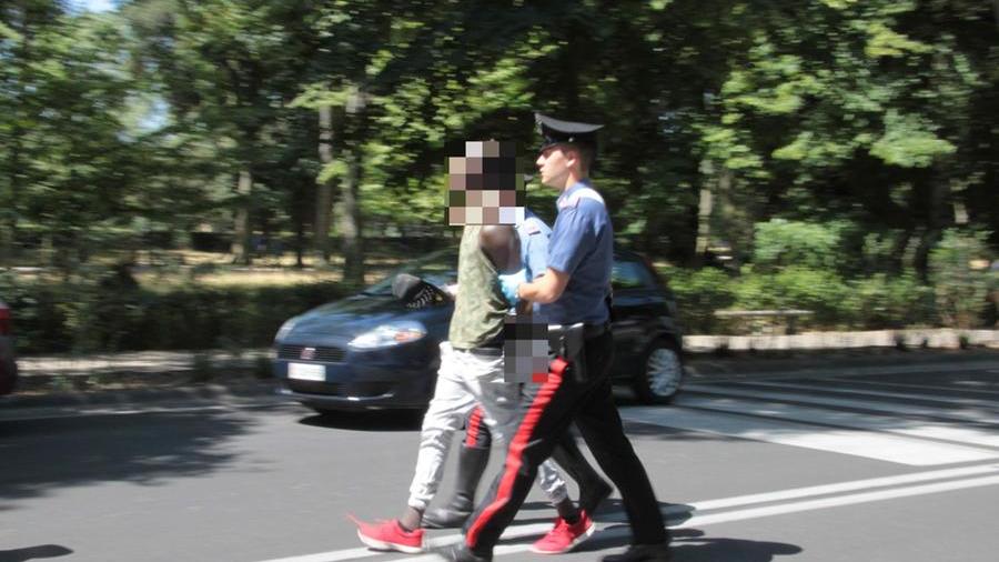Firenze, prende a sprangate un anziano e lo rapina: denunciato