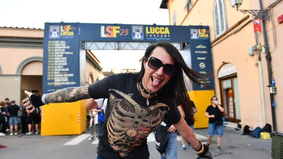 Lucca invasa dai fan dei Kiss, in concerto al Summer festival – Foto