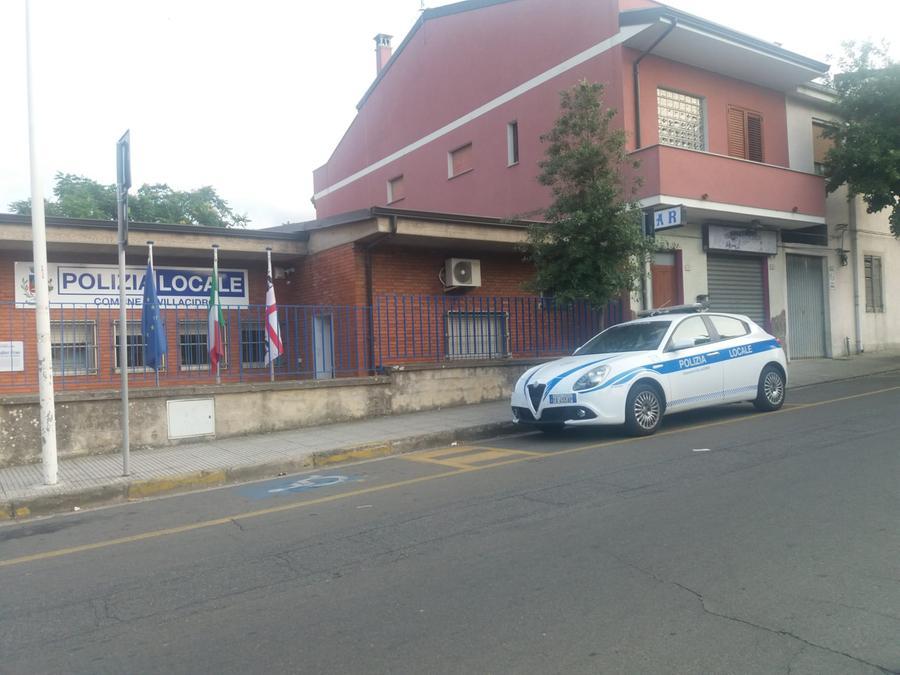 Mai presa la patente, corre nelle strade di Villacidro e non si ferma all’alt della polizia locale: individuato e denunciato