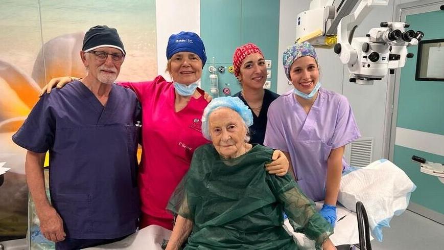 Modena, operata di cataratta a cento anni torna a sorridere