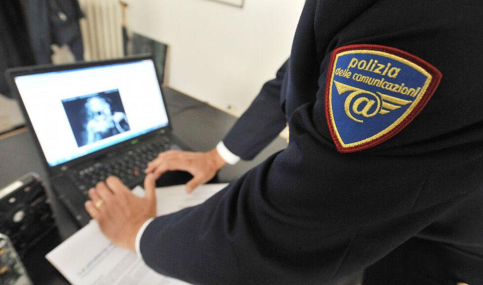 Empoli, in chat con armi ed esplosivi: perquisito un minore. Nell’indagine coinvolti otto giovanissimi