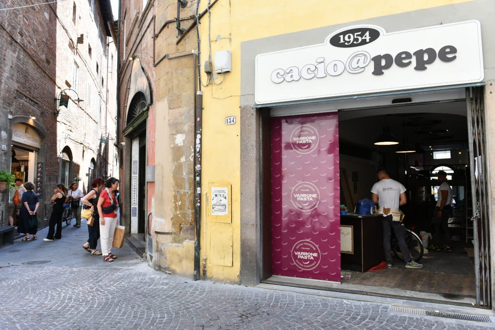 I lavori per preparare il nuovo locale a marchio Varrone