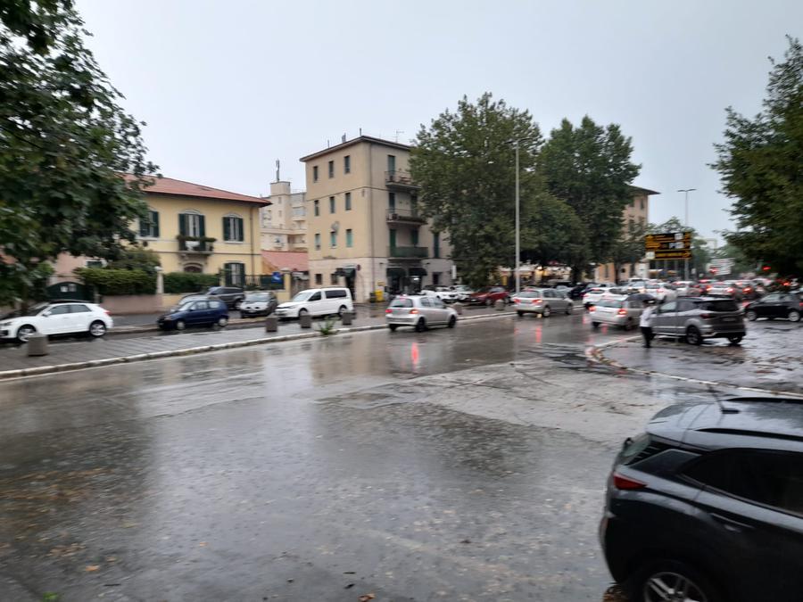 
	Primi allagamenti in viale Alfieri

