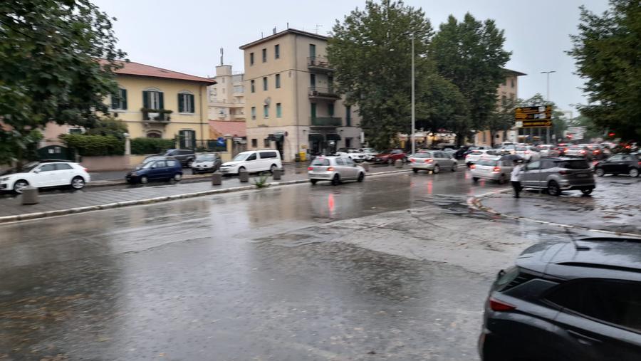 Primi allagamenti in viale Alfieri