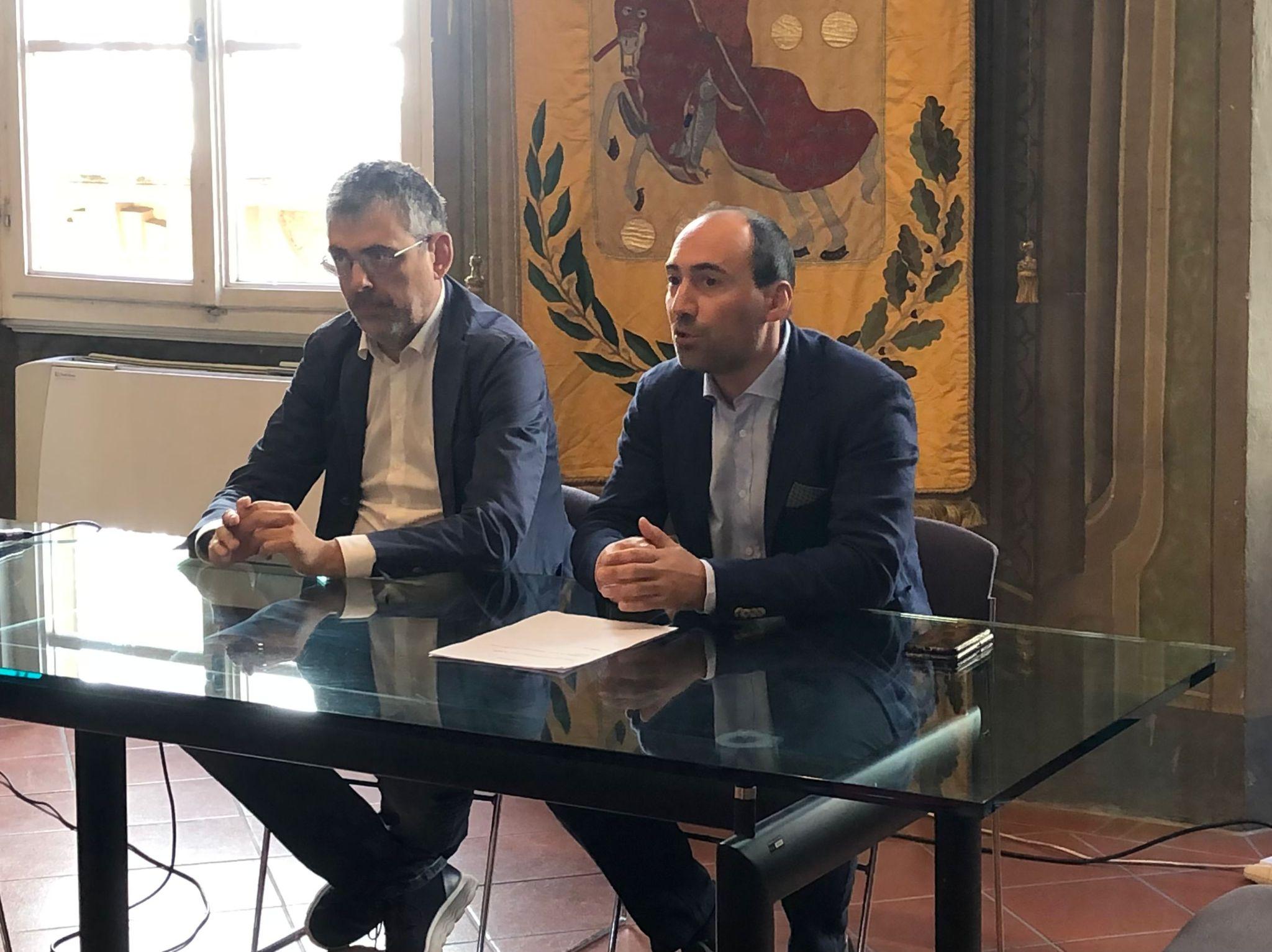 Il vicesindaco e assessore allo Sport di Prato, Simone Faggi, e, a destra, il presidente della Provincia Simone Calamai