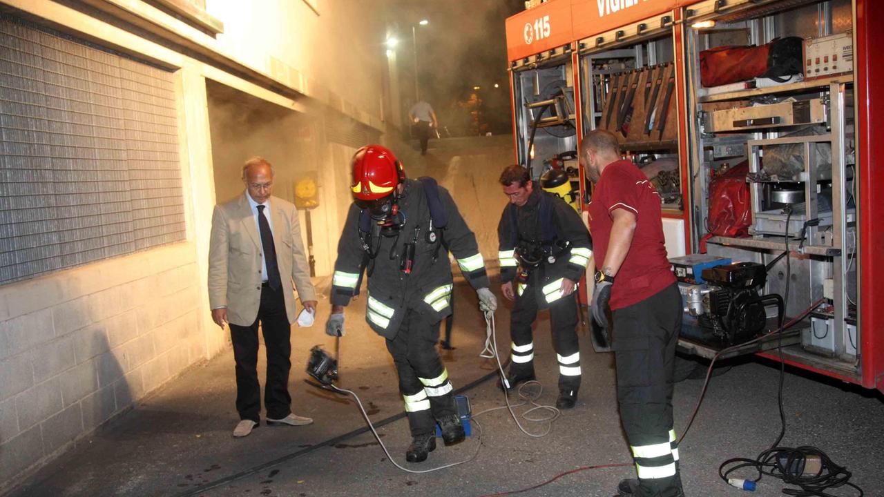 Incendio nell'autorimessa della Municipale, chiusi alcuni uffici